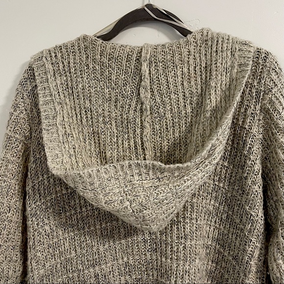 Hooded Houndstooth Clasp Cardigan - Picture 11 of 12